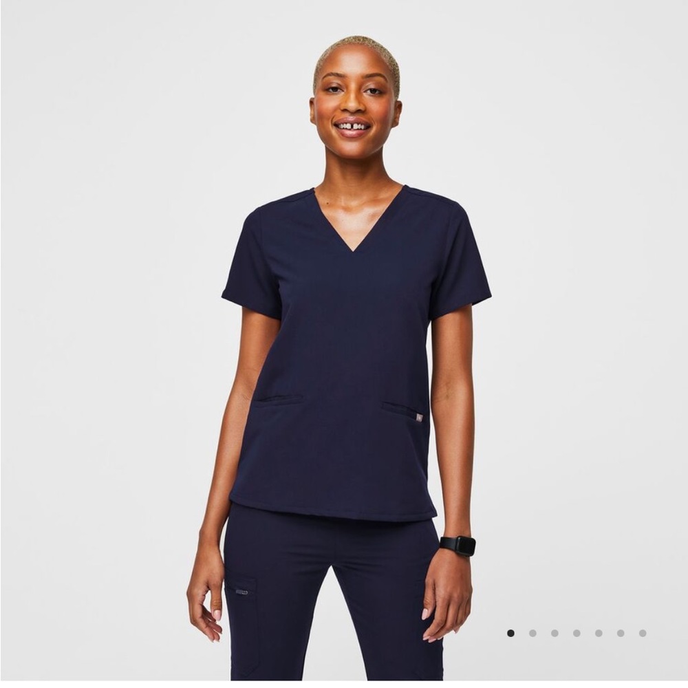 Figs casma three pocket scrub top